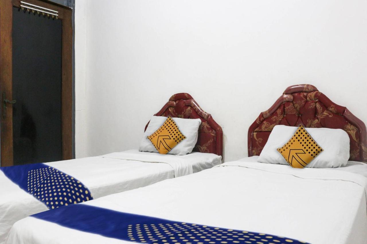 Spot On 91212 Hotel Kelimutu Kupang  Exterior foto