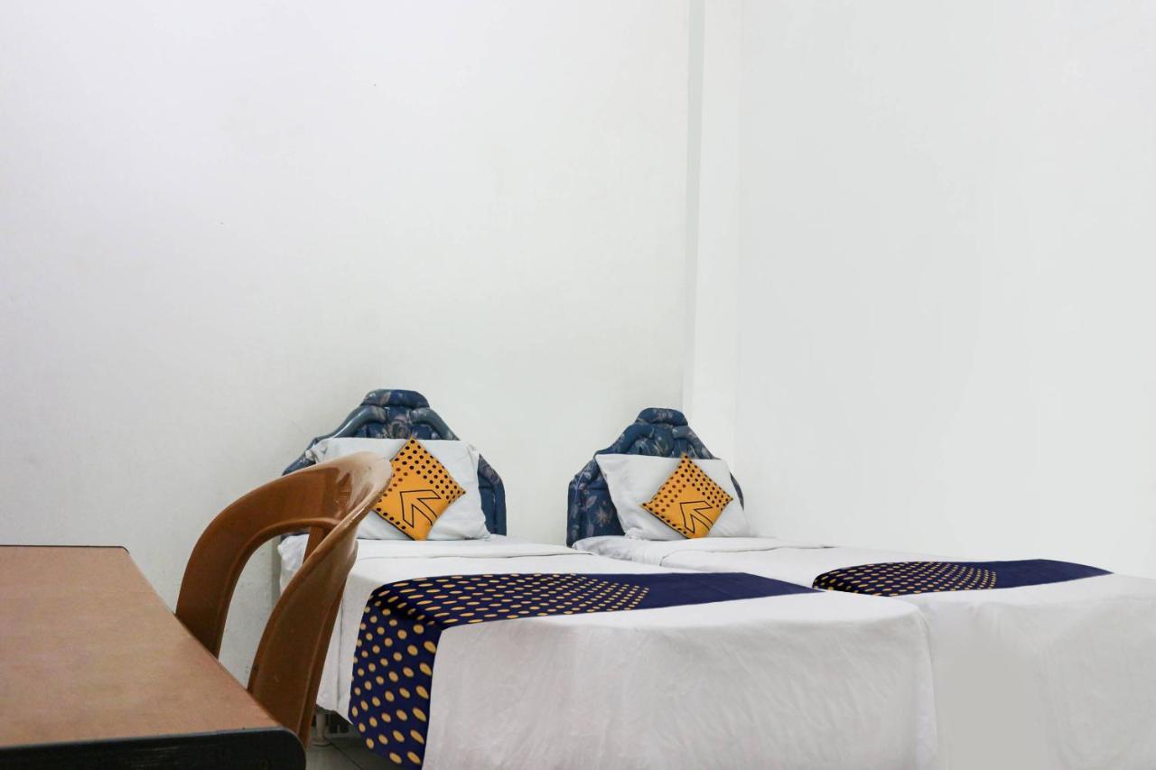 Spot On 91212 Hotel Kelimutu Kupang  Exterior foto