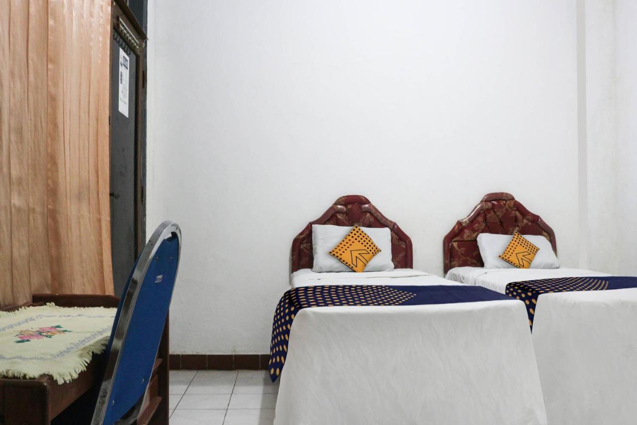 Spot On 91212 Hotel Kelimutu Kupang  Exterior foto